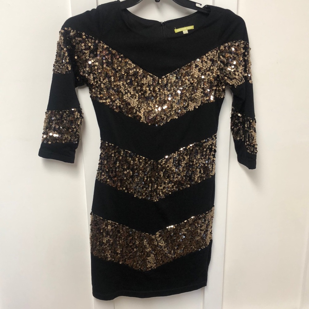 Gianna Bini Mini Chevron Dress